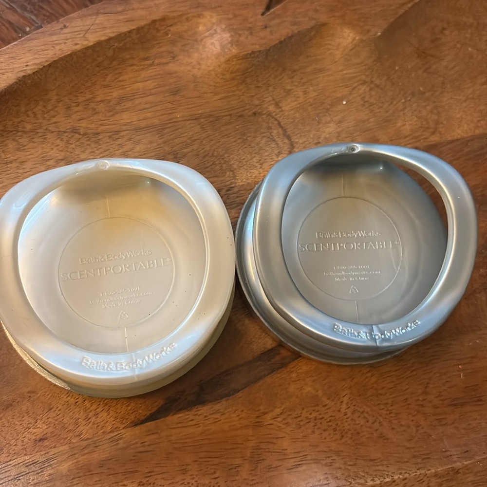 ❌❤️SOLD❌❤️ 2 Bath and Body Works car fragrance holder - Picture 4 of 6